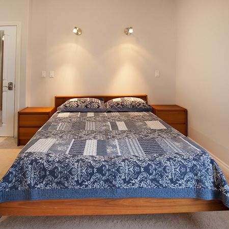 Rant And Roar B&B Saskatoon Esterno foto
